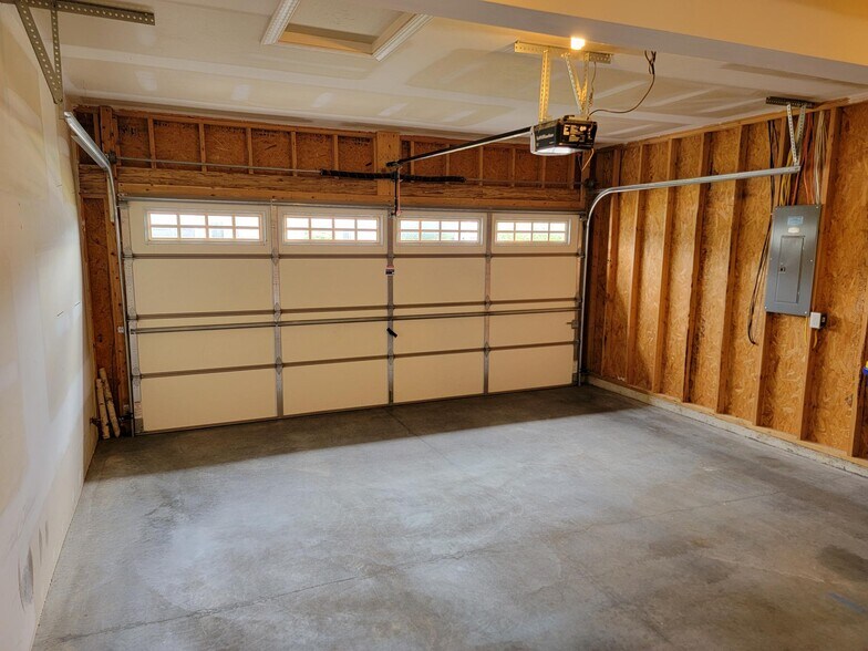 Building Photo - 5231 Summerfield Dr