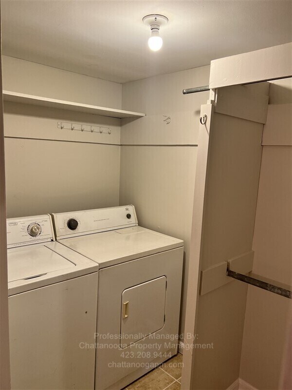 Building Photo - 310 S Parkdale Ave