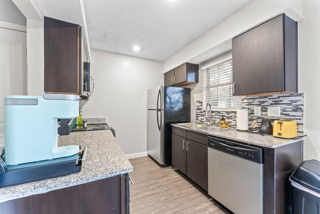 Building Photo - 2215 Town Lake Cir