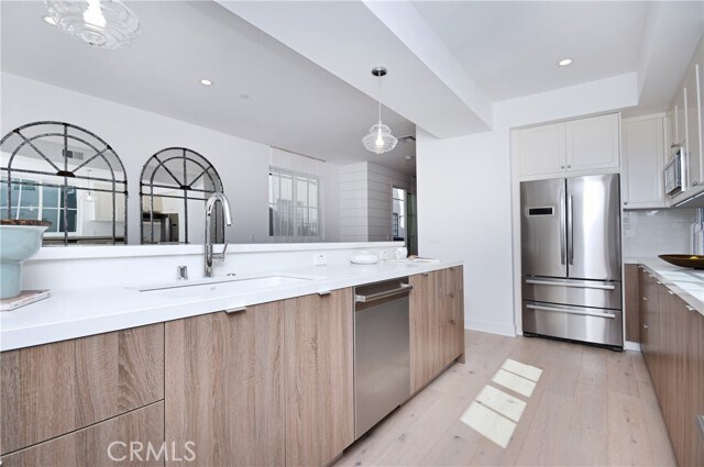 Building Photo - 4641 Cahuenga Blvd