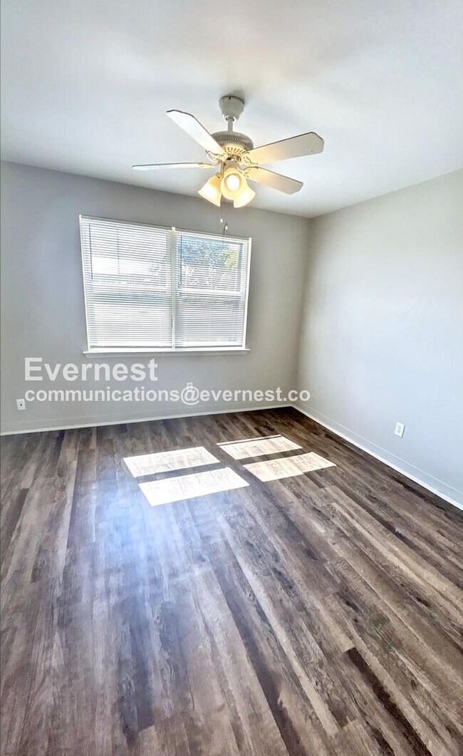 Building Photo - 1512 11th Ave N