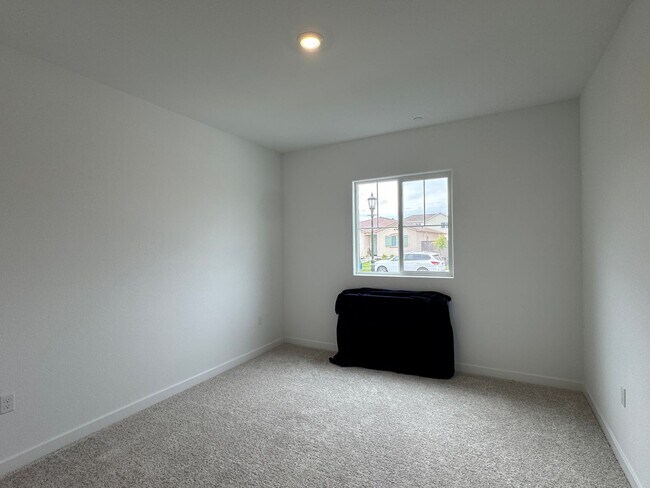 Building Photo - New Constuction, Four Bed, Three Bath Home In Spanos Park