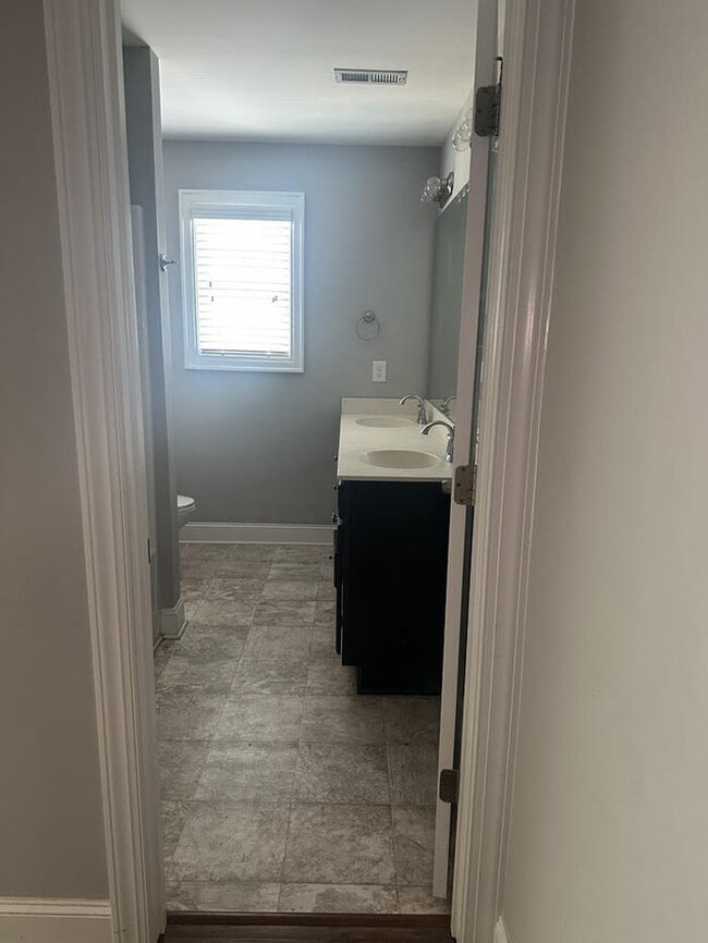 Building Photo - Beautiful 4 beds 3 baths in Raleigh