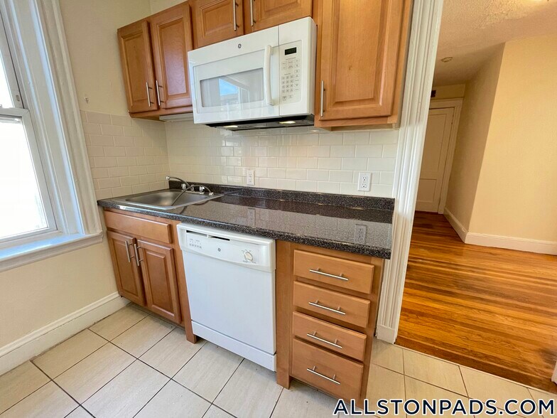 Building Photo - 5 Barrows St