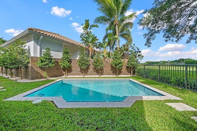 Building Photo - 2658 Players Ct