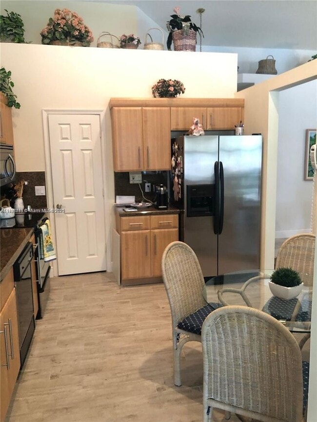 Building Photo - 5800 Coach House Cir