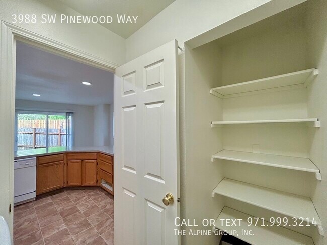 Building Photo - 3988 SW Pinewood Way