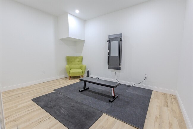 Building Photo - 18 Locust Hill Dr