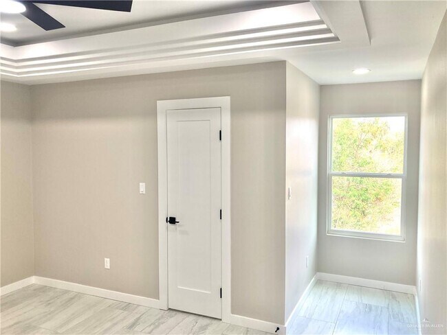 Building Photo - 40 Corales St