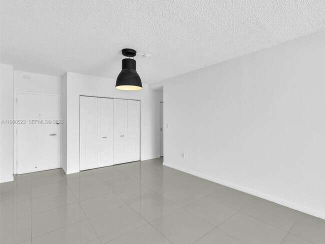 Building Photo - 300 Bayview Dr