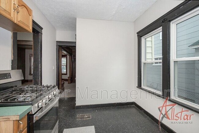Building Photo - 2045 W 89th St