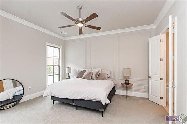 Building Photo - Upscale Townhouse in The Village at Magnol...