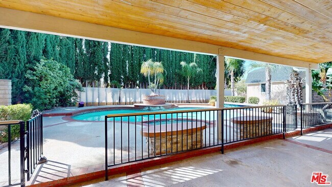 Building Photo - 7814 Woodhall Ave