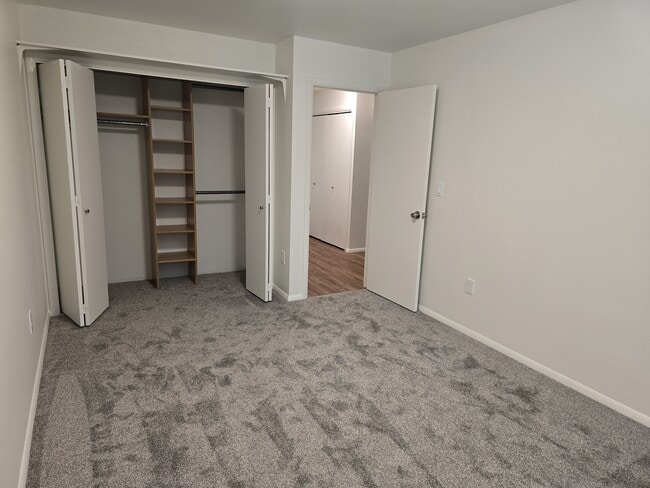 Building Photo - 708 S 16th Ave