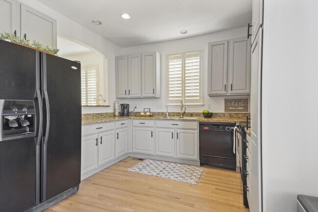 Building Photo - "Spacious 4-Bedroom Townhouse with Granite Finishes & Cozy Fireplace in Parker, CO!"