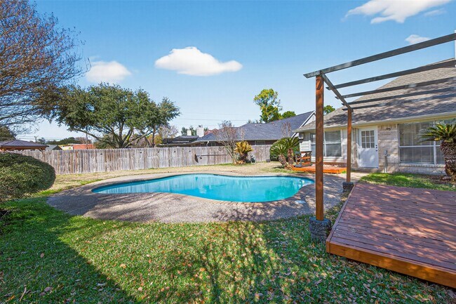 Building Photo - 15619 Winding Valley Dr