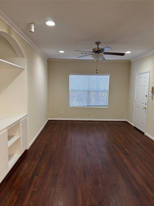 Building Photo - 315 Branard St