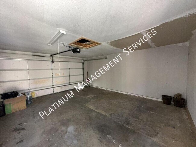 Building Photo - 1219 E Ave R7