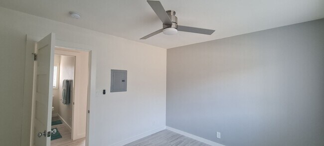 Building Photo - Newly Remodeled 1 Bedroom / Call or text O...