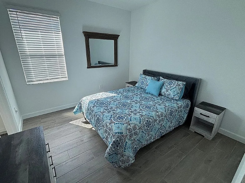 Building Photo - 8256 Shr Lk Dr