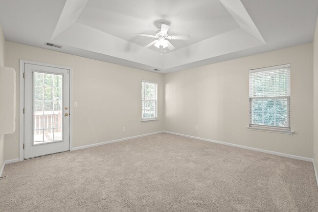 Building Photo - 3 Bedroom w/ 2 car Garage (Landscaping is ...