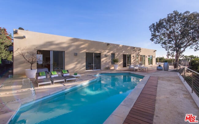 Building Photo - 1099 Vista Grande Dr