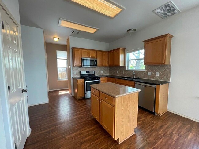 Building Photo - 10520 Dunham Forest Rd