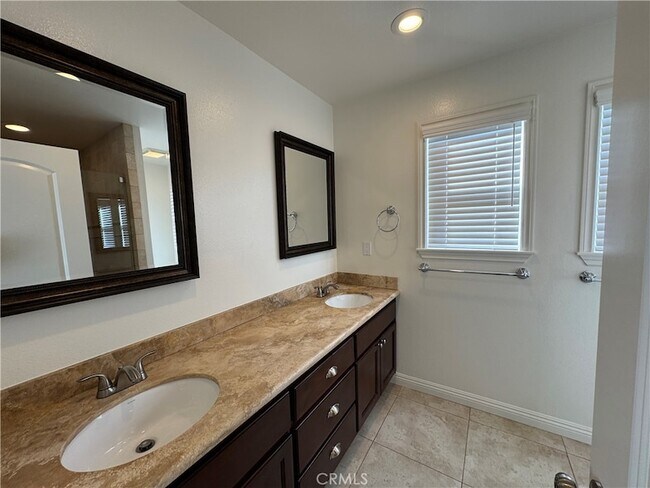 Building Photo - 1336 Calle Tulipan