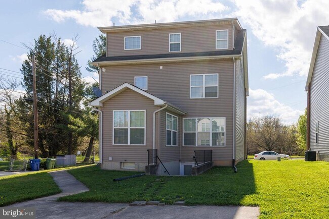 Building Photo - 4704 Denview Way