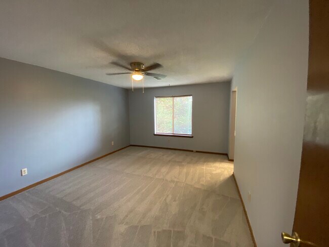 Building Photo - 4068 Buckingham Pl