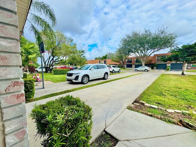 Building Photo - 1415 SW 110th Way