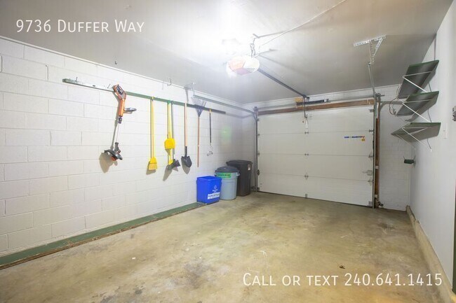 Building Photo - 9736 Duffer Way