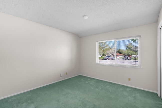 Building Photo - Beautifully Maintained Rental Home with an...