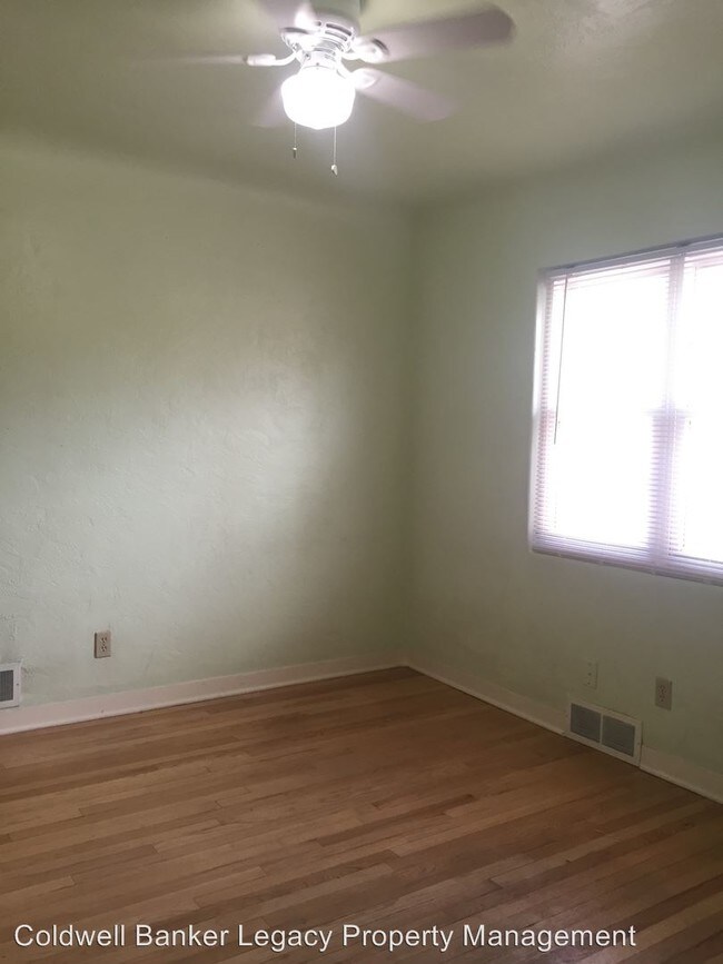 Building Photo - 1220 Girard Blvd NE