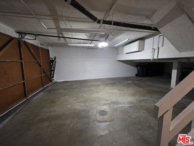 Building Photo - 4866 1/2 McConnell Ave