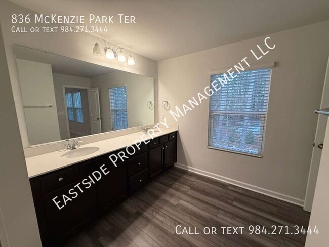 Building Photo - 836 McKenzie Pk Ter