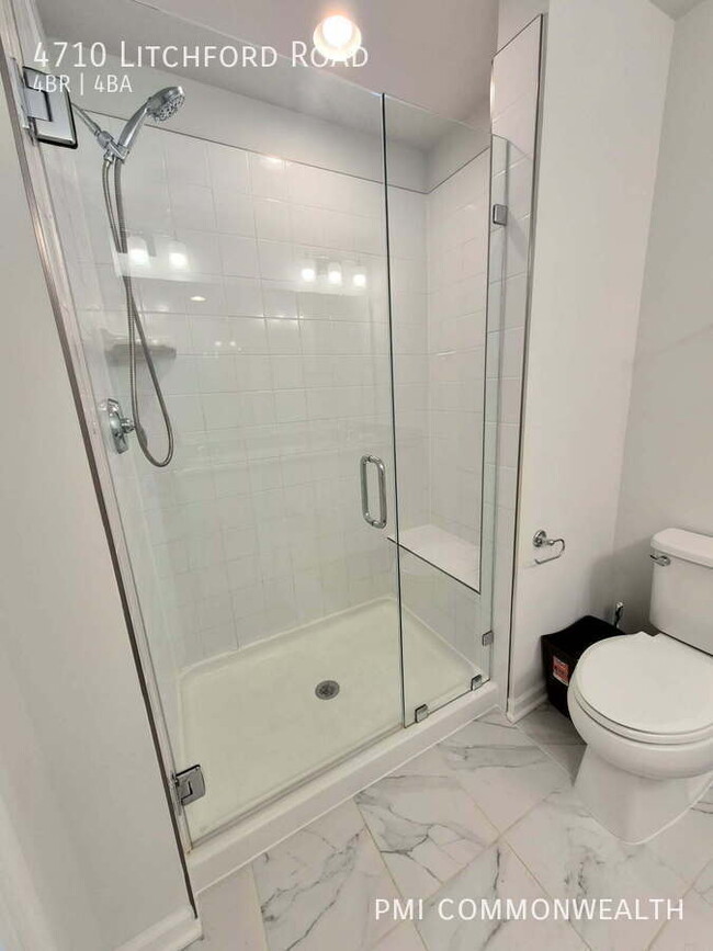Building Photo - 4 Bed / 3.5 Bath Single Family Townhouse (...