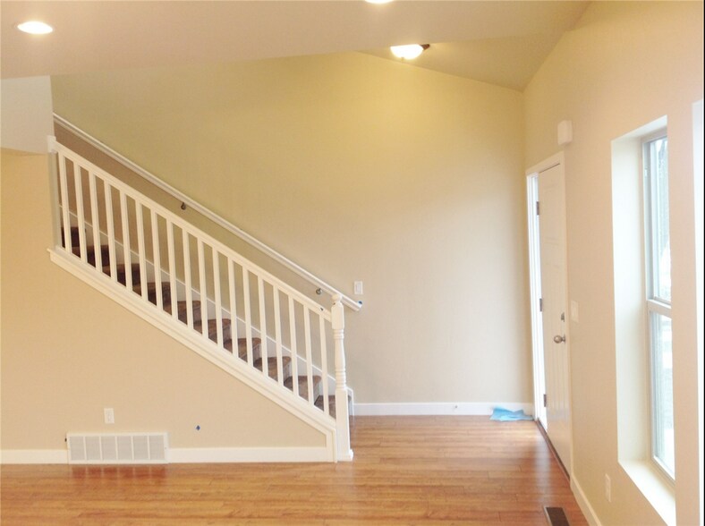 Building Photo - 868 W San Savino Way