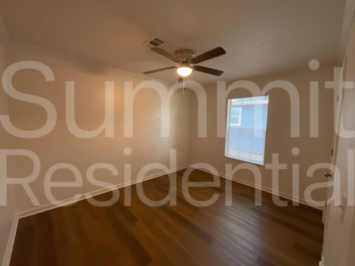 Building Photo - 651 Langston Dr SW