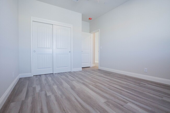 Building Photo - Beautiful 4 bed, 2 bath home AVAILABLE for...