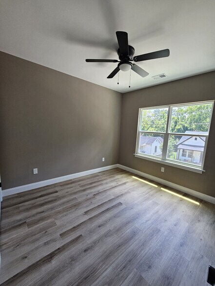 Building Photo - 305 Appian Dr