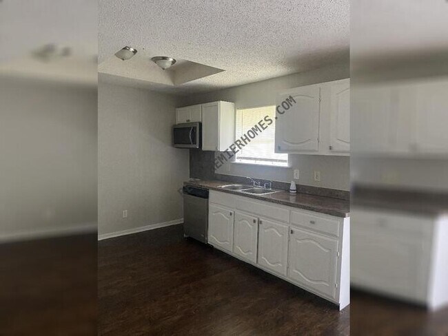 Building Photo - 7120 Waycrest Dr