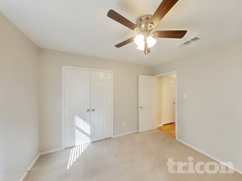 Building Photo - 917 Red Oak Trails