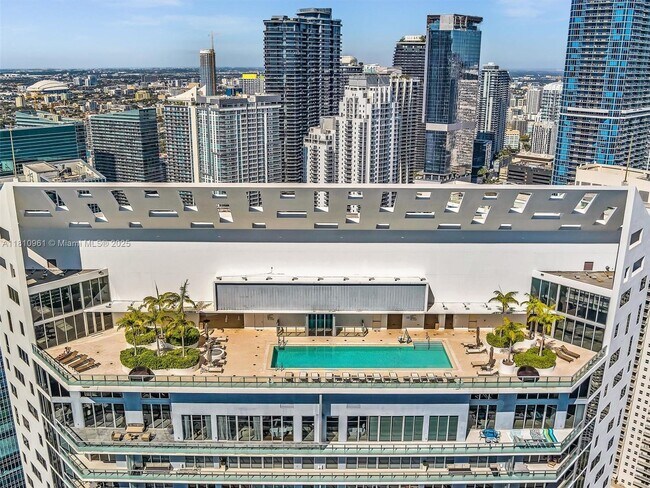 Building Photo - 1300 Brickell Bay Dr