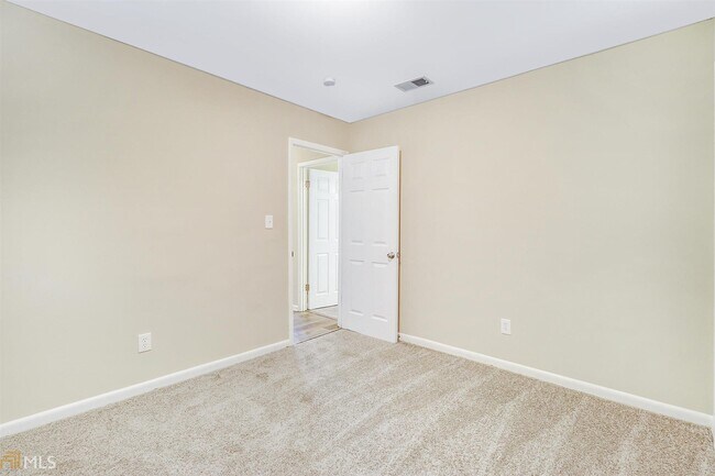 Building Photo - 8775 Lee Rd