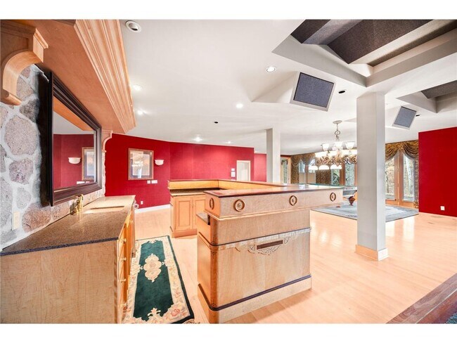 Building Photo - 1560 Bluff Creek Dr