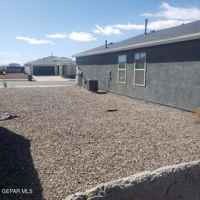 Building Photo - 14249 Paraiso Dr