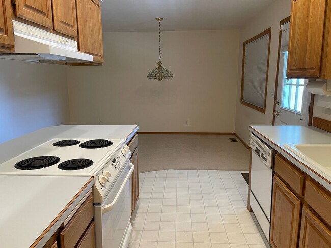 Building Photo - Cozy Home Feel, One Floor Living, Great Ba...