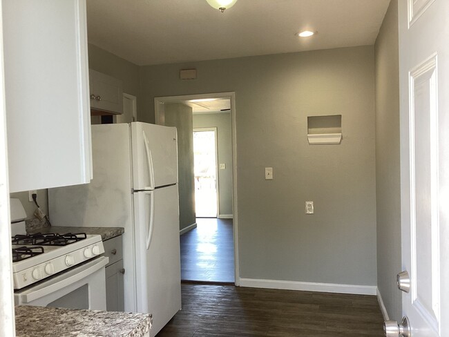 Building Photo - REMODELED!!!