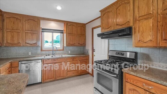 Building Photo - 4956 S Maybelle Ave